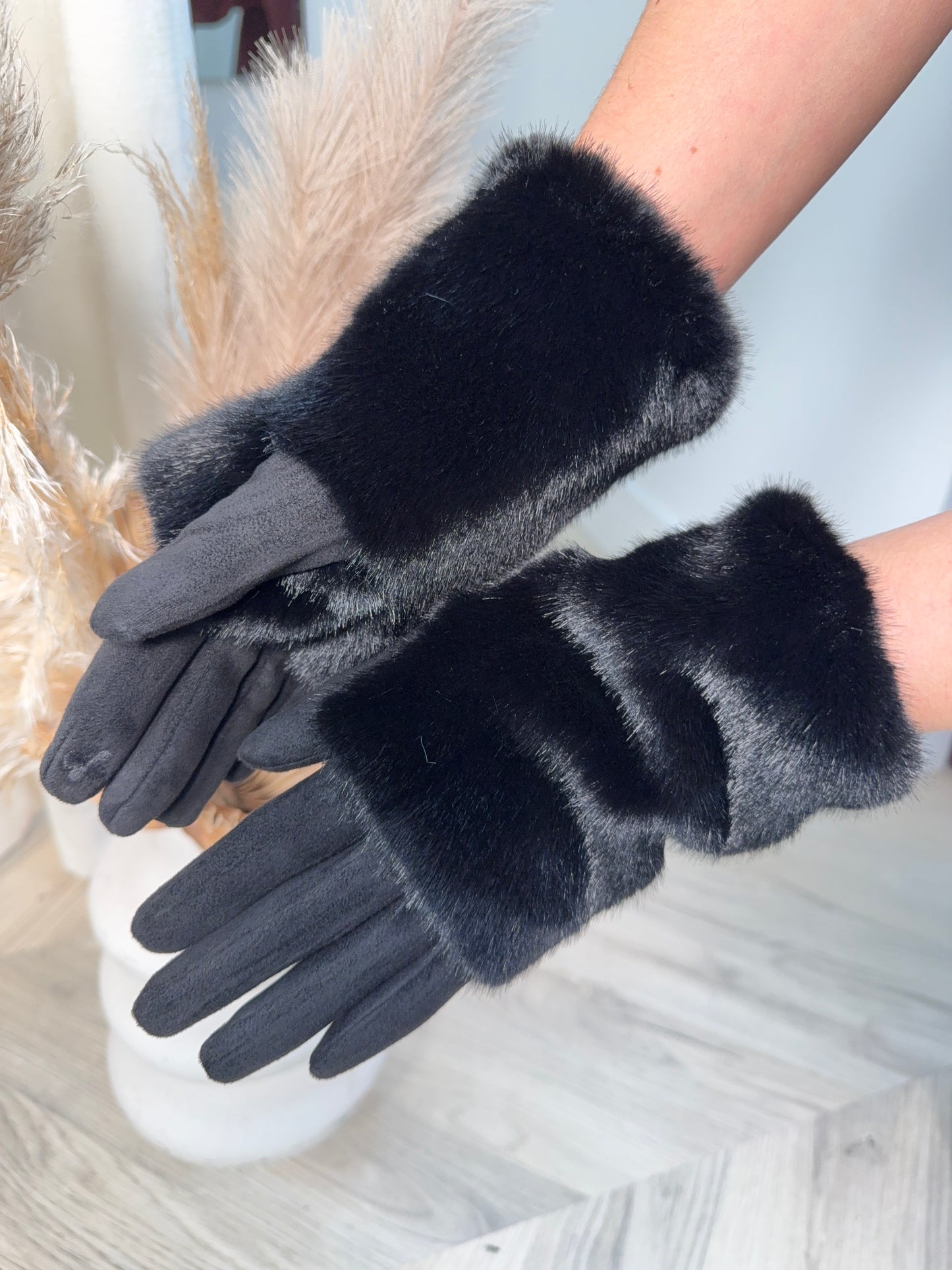 Milan Fur Gloves - Black