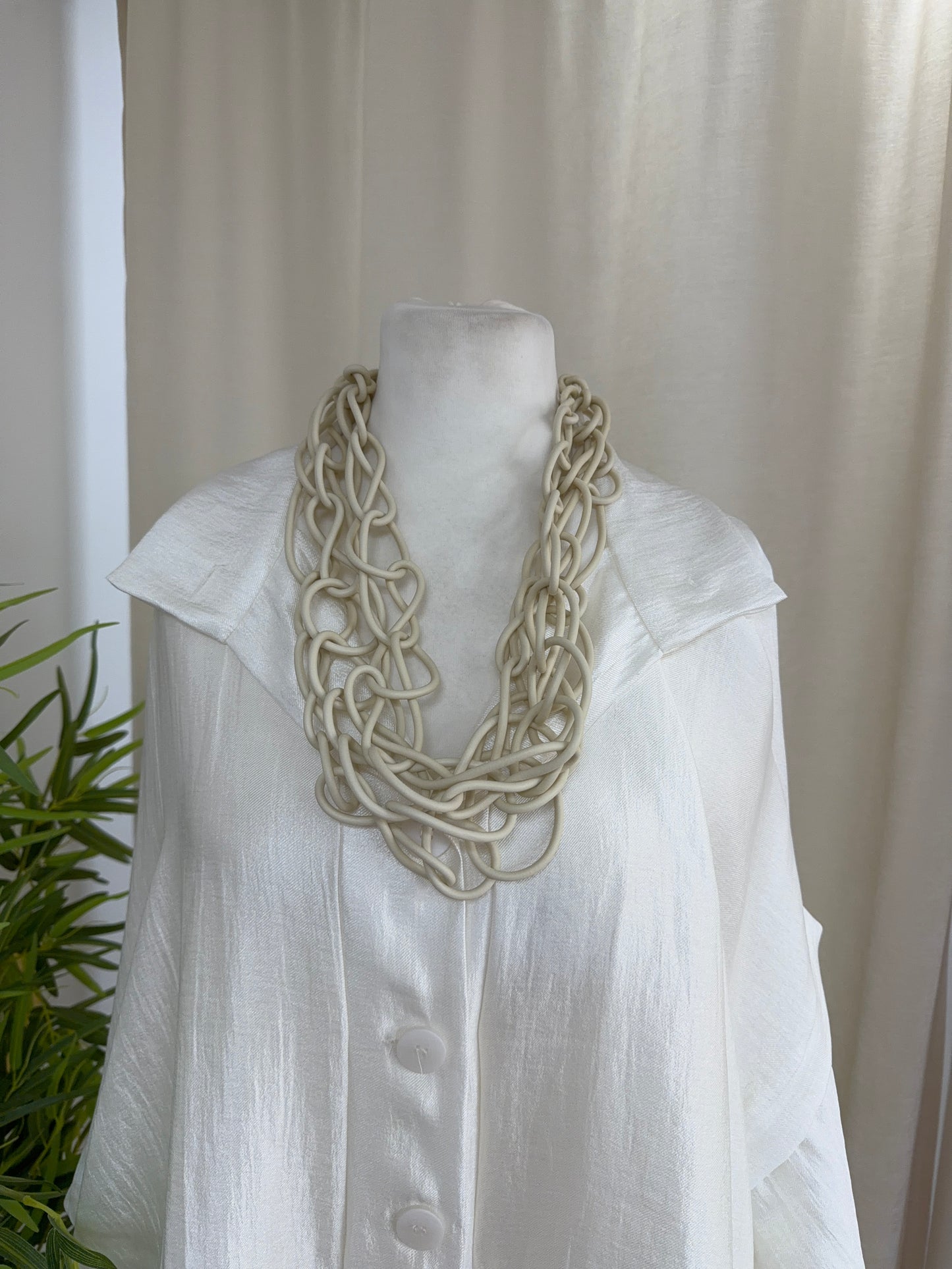 Salty Hoop Necklace - Cream