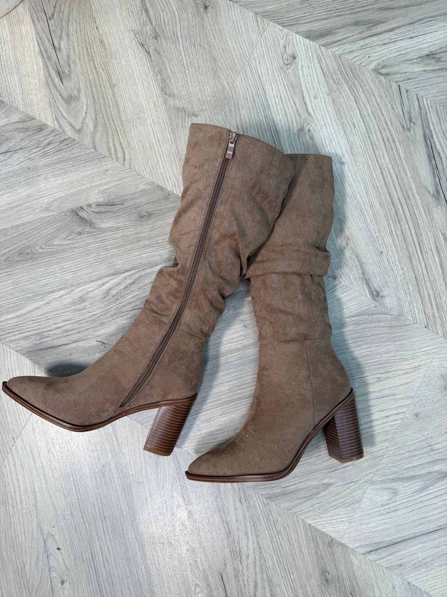 Esta Suede Boots - Camel