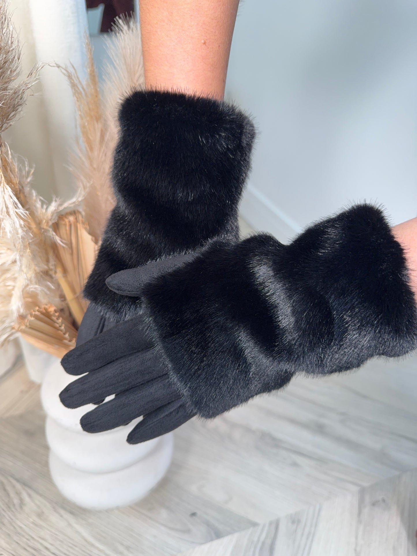 Milan Fur Gloves - Black