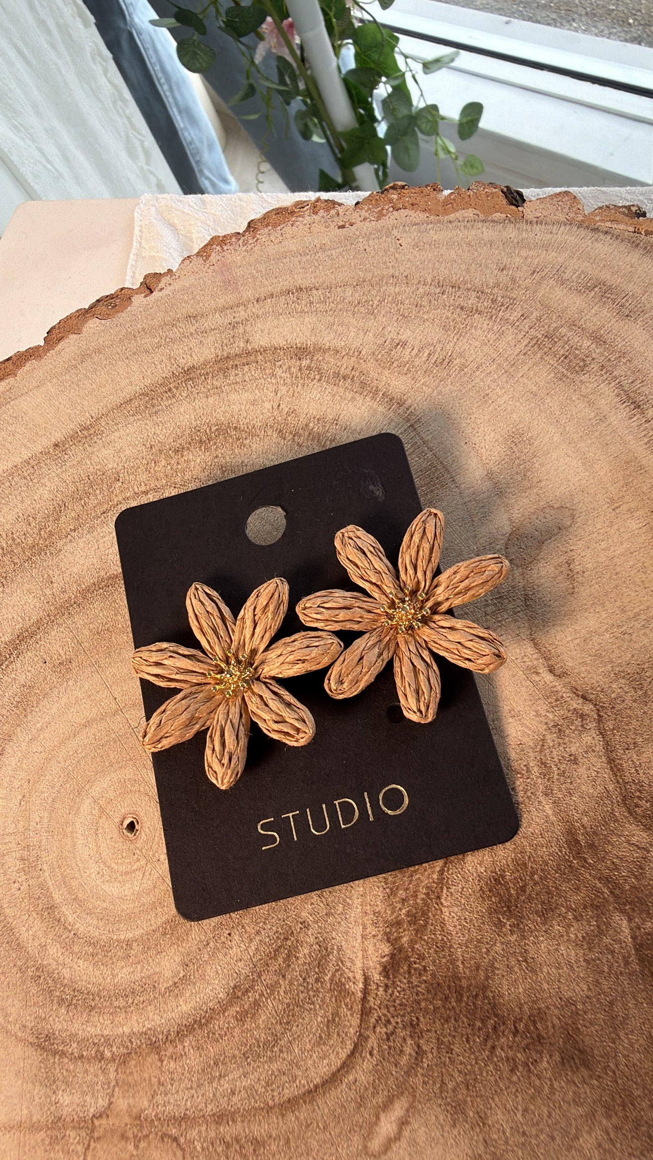 Sandy Spark Daisy Earrings - Tan