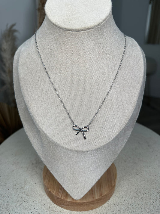 Dainty Bow Necklace - Silver