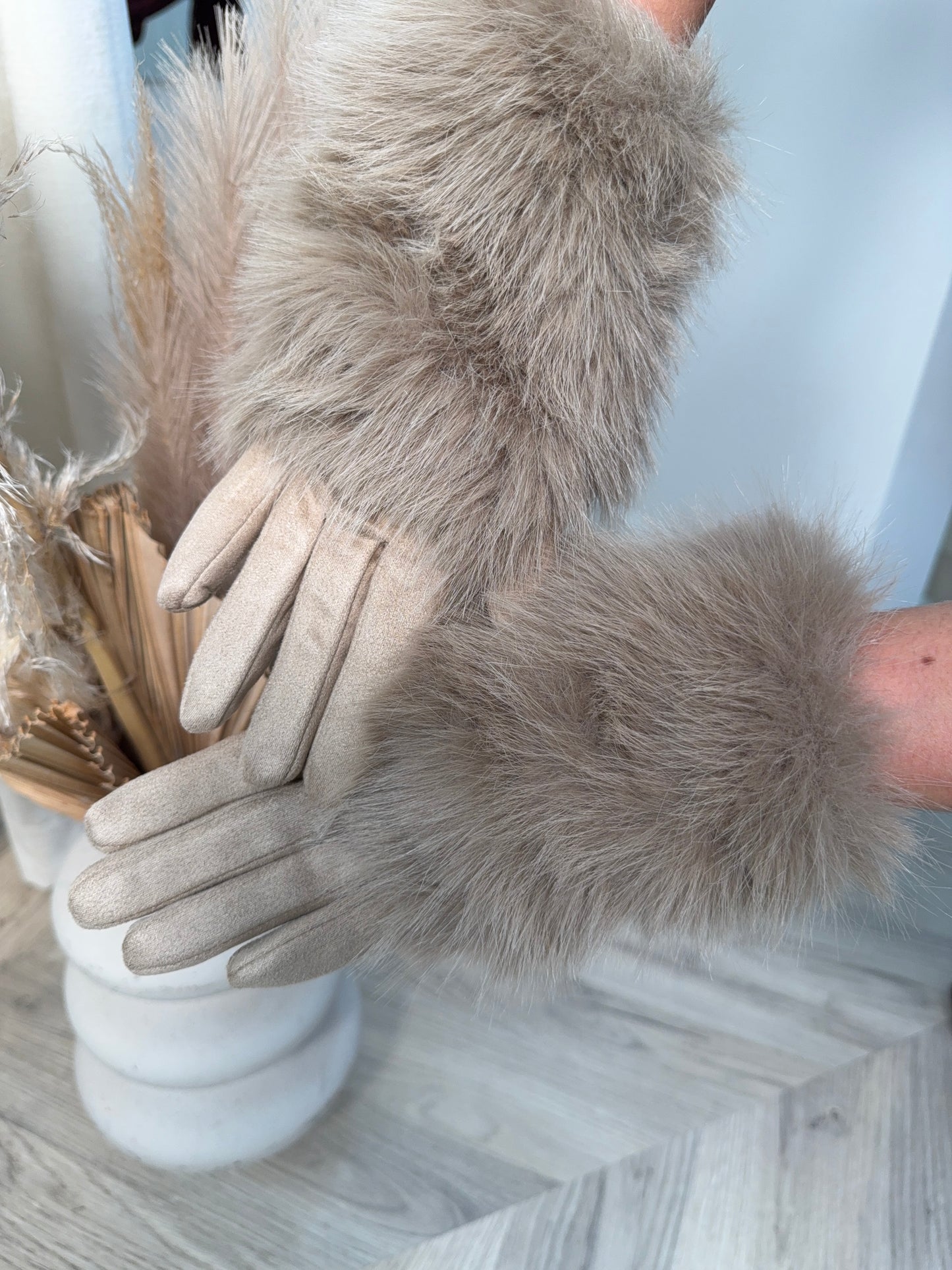 Glacé Fur Gloves - Hazelnut