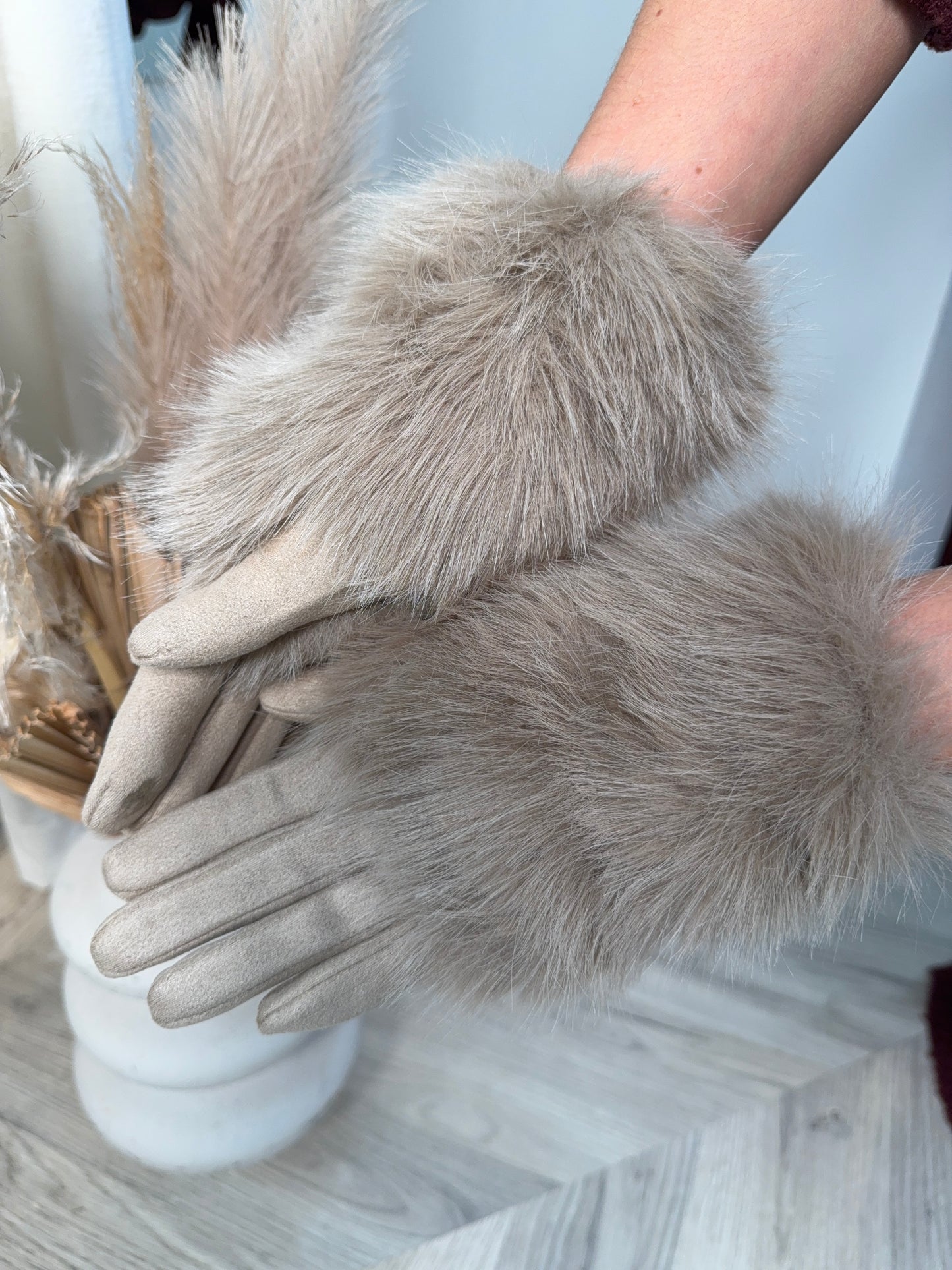 Glacé Fur Gloves - Hazelnut