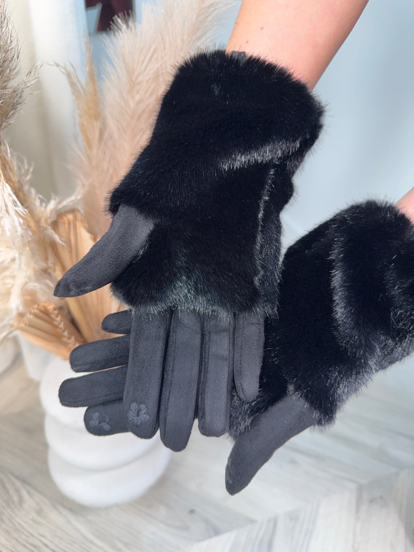Milan Fur Gloves - Black