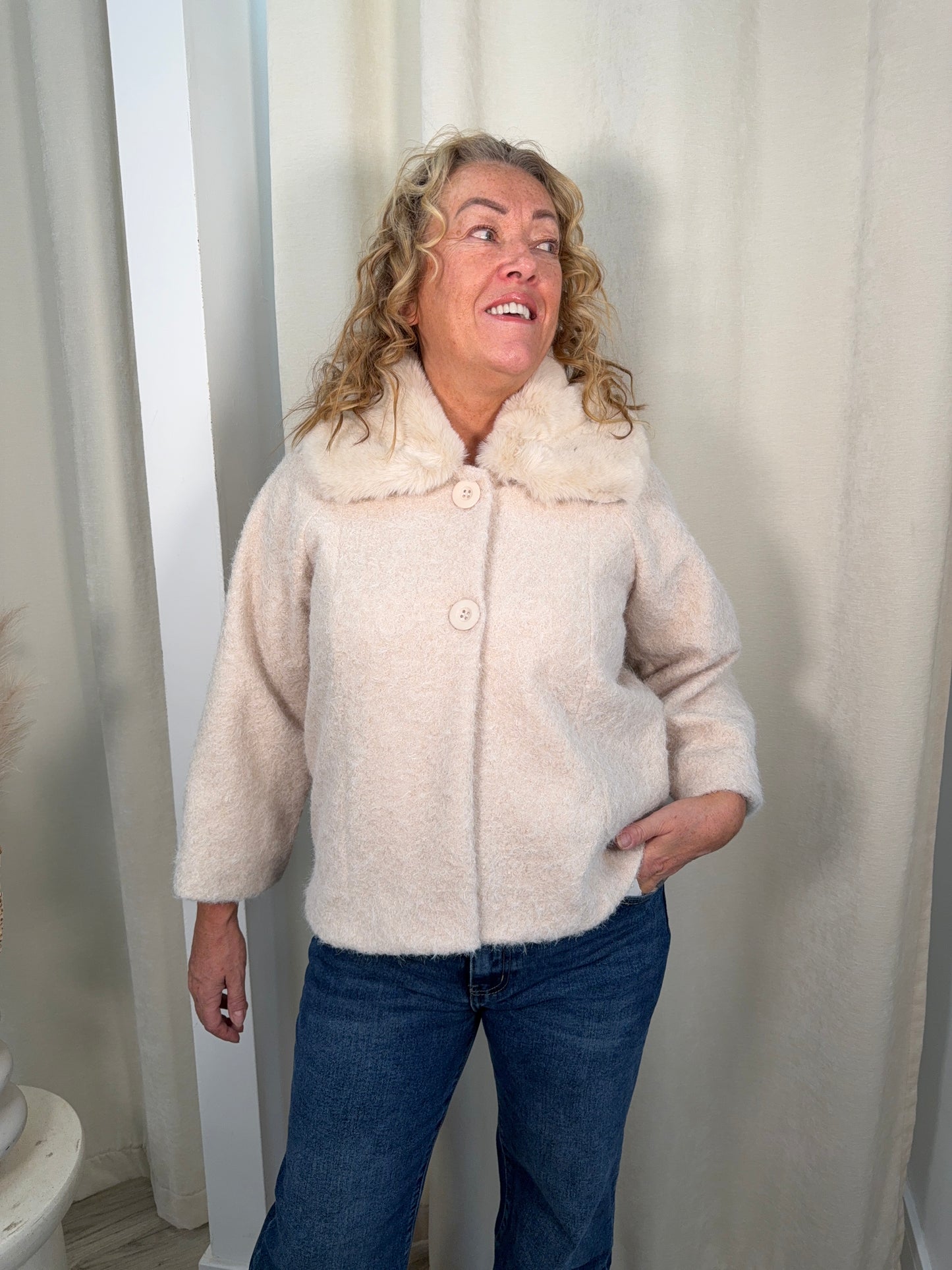 Regan Fur Cape - Cream