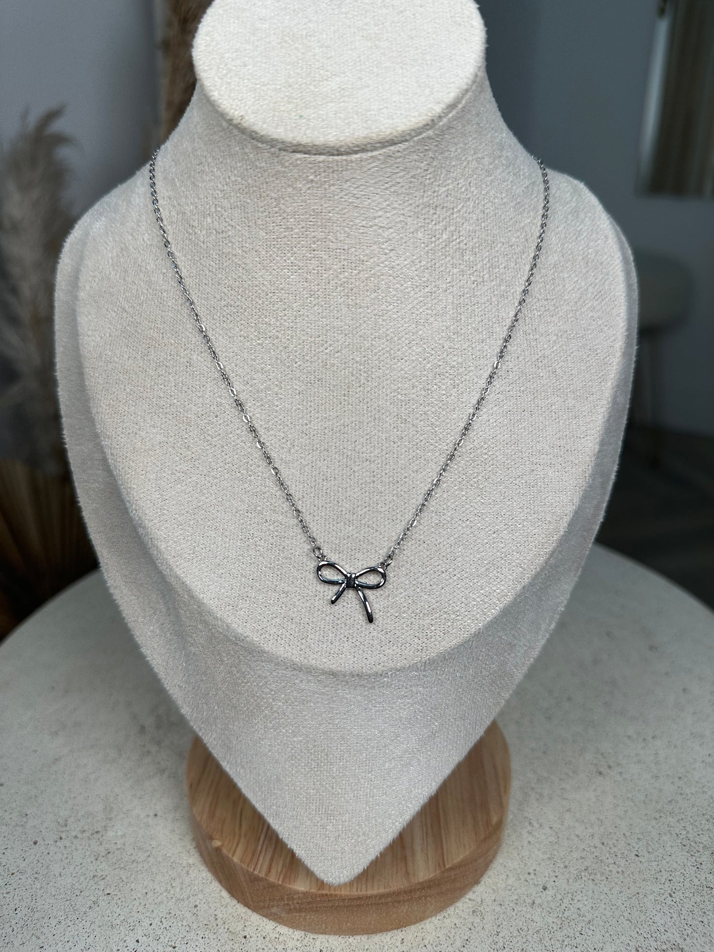 Dainty Bow Necklace - Silver