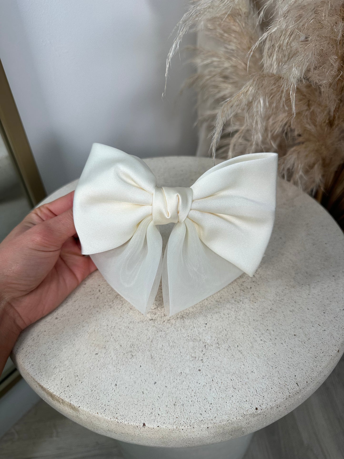 Short Tie Hair Bow - Mesh Cream